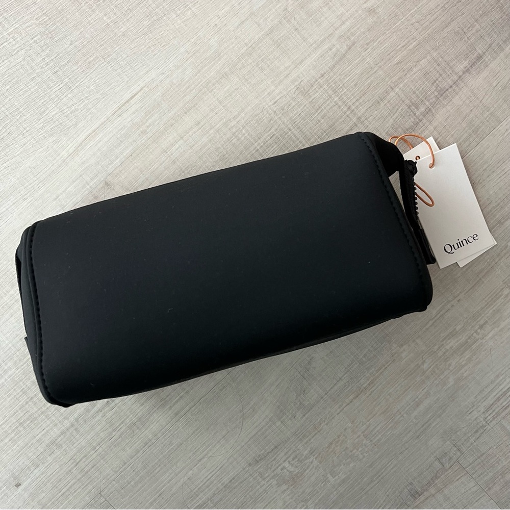 NWT Quince Neoprene Tech or Toiletry Bag